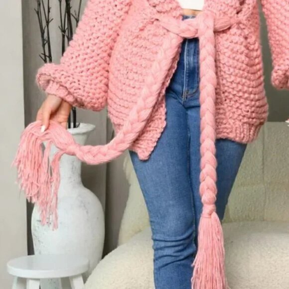 Oversized Cable Knit Sweater with braided belt with fringe - Picture 5 of 6